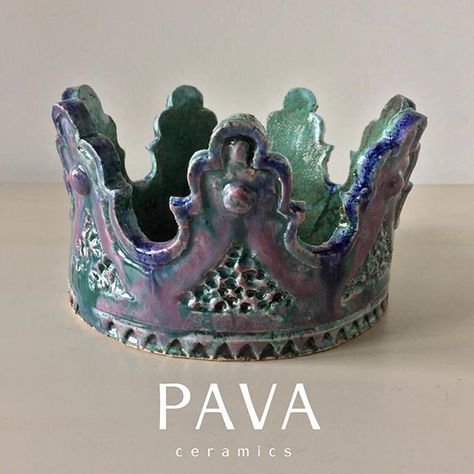 Ceramic Crown, Neve Tzedek, Crown Art, Eclectic Cottage, Decoration Furniture, Kitchen Cleaning Hacks, Diy Pottery, Garden Decorations, Kitchen Cleaning