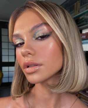 Formal Makeup Colorful, Colored Makeup Ideas, Earth Tone Eyeshadow, Singer Makeup, New Years Makeup, Interesting Makeup, Jewel Makeup, Birthday Glam, Maquillage On Fleek