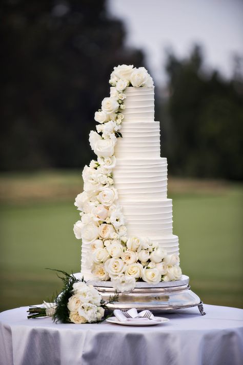 Wedding Cake Flowers Cascade, Cascading Wedding Cake, Wedding Cake 5 Tier, Cake With Cascading Flowers, Tall Wedding Cake, Cascade Wedding Cake, 5 Tier Wedding Cake, Wedding Cake With Fresh Flowers, 5 Tier Wedding Cakes