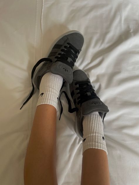 Black Campus 00, Adidas Campus 00s Gray, Grey Campus 00s, Adidas Campus 00s Black Outfit, Black Sneakers Aesthetic, Shoes Aesthetic Black, Trendy Black Sneakers, Pic Of Shoes, Black Shoes Aesthetic