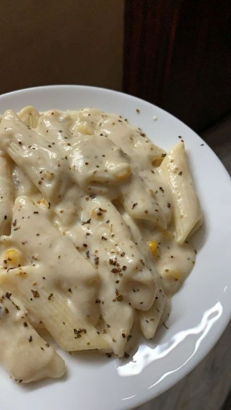 White Sauce Pasta Aesthetic, White Sauce Pasta Snap, Homemade Food Snapchat Story, Pasta Snap, Creamy Garlic Pasta, Food Snap, White Sauce Pasta, Chocolate Pictures, Food Captions