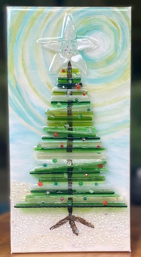 The variations in the glass strips on this beautiful tree give it such great dimension.  It is such a lovely piece -- you can leave it out all year! Fused Glass Art Ideas Christmas, Fused Glass Ornaments Ideas, Fused Glass Christmas Trees, Christmas Fused Glass Ideas, Fused Glass Ideas, Fused Glass Flowers, Dollar Art, Sand Dollar Art, Glass Trees