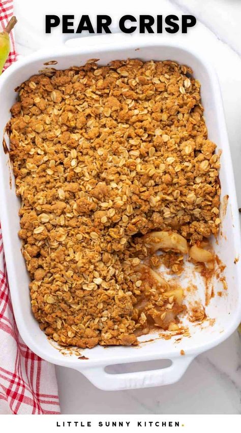 Tender, cinnamon-spiced pears are baked with a buttery oat topping to create this easy and delicious homemade Pear Crisp. Healthy Pear Crisp, Pear Crisp Recipe With Oats, Pear Crumble Recipe Simple, Pear Deserts Easy, Pear Crisp With Canned Pears, Canned Pear Crisp, Pear Crisp With Fresh Pears, Bartlett Pear Recipes, Pear Crisp With Oats