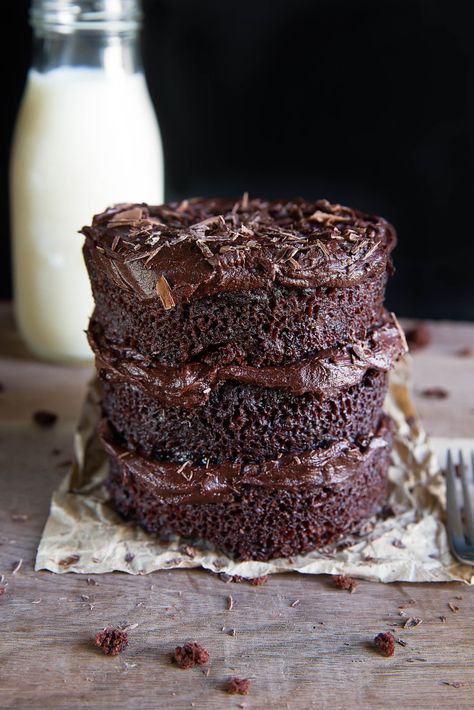 This gorgeous little cake takes less than 30 minutes from start to finish, and is perfect for two people. Or one, because who's to judge! Cake For 2, Chocolate Cake For 2, Chocolate Cake For Two, Small Chocolate Cake, Cake For Two, Broma Bakery, Small Batch Baking, Dessert For Two, Chocolate Layer Cake