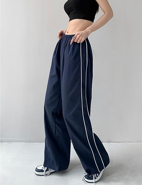 Trousers Baggy, Streetwear Fashion Outfits, Cute Streetwear, Streetwear Outfit Ideas, Track Pants Women, Pants Y2k, Y2k Pants, Baggy Cargo Pants, Wide Leg Sweatpants