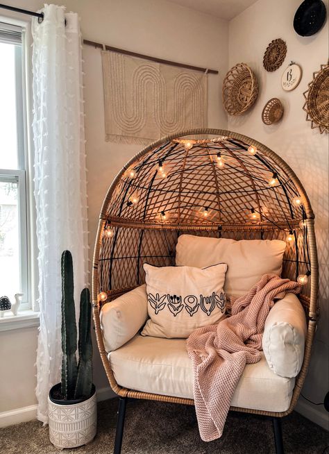 Cocoon Chair Bedroom, Cozy Corners In Bedroom, House Plant Room, Boho Reading Corner, Boho Rooms, Room Swing, Egg Chairs, Fancy Bedroom, Modern Boho Living Room