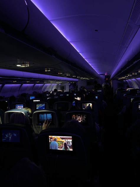 inside of airplane at night Airplane At Night, Inside Airplane, Plane At Night, Window View Night, Airplane Window View, Catch Flights, Night Flight, Luxury Lifestyle Women, Airplane Window