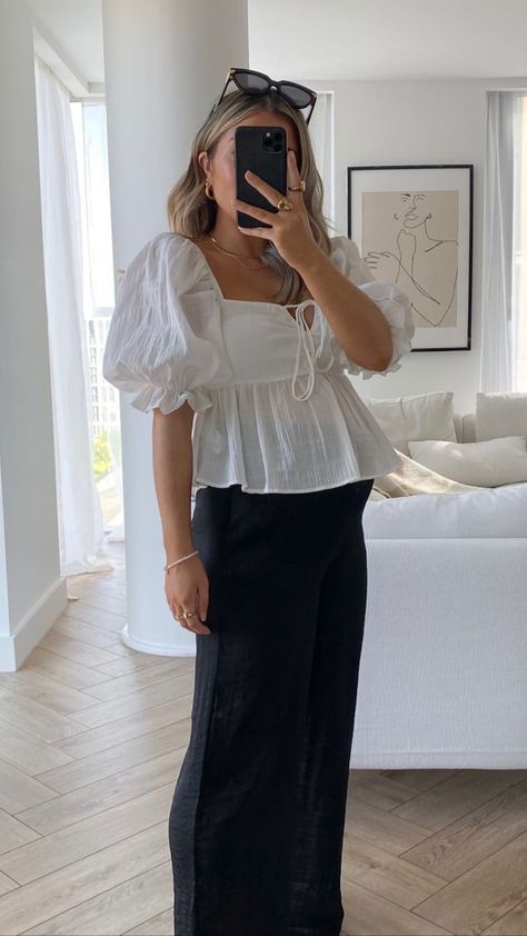 Maternity Aesthetic Outfit, Pregnant Outfits Aesthetic, Old Money Maternity Outfits, Pregnancy Outfits Aesthetic, Summer Outfits Pregnant, Midsize Pregnancy, Stylish Maternity Outfits Summer, Elegant Pregnancy Outfits, Classy Pregnancy Outfits