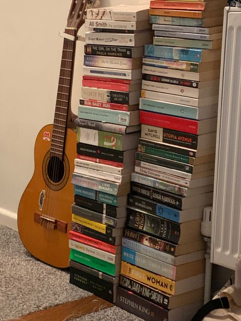 Book Home Aesthetic, Thought Daughter Room, Stack Of Books Aesthetic, Book Vibes Aesthetic, Book Stacks Aesthetic, Books In Bedroom, Cozy Library, Reading Motivation, Dream Library