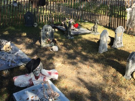 Halloween graveyard Cemetery Date, Graveyard Picnic, Family Graveyard, Coquette Graveyard, Goths In Graveyards, Halloween Graveyard, Picnic Date, Graveyard, Picnic Blanket