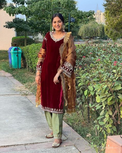 Colour Contrast For Punjabi Suits, Punjabi Suits Designer Boutique Velvet, See Green Suit Combination, Baani Sandhu Suits, Trending Punjabi Suits, Baani Sandhu, Pink Footwear, Ladies Suit Design, Designer Suits For Wedding