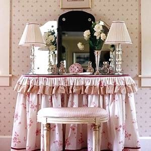 Dressing Table Cover, Dressing Table Inspiration, Sewing Bedroom, Doll House Interior, Aesthetic Sewing, Dresser Top Decor, Coquette Home, Make Up Desk, Dollhouse Furniture Tutorials