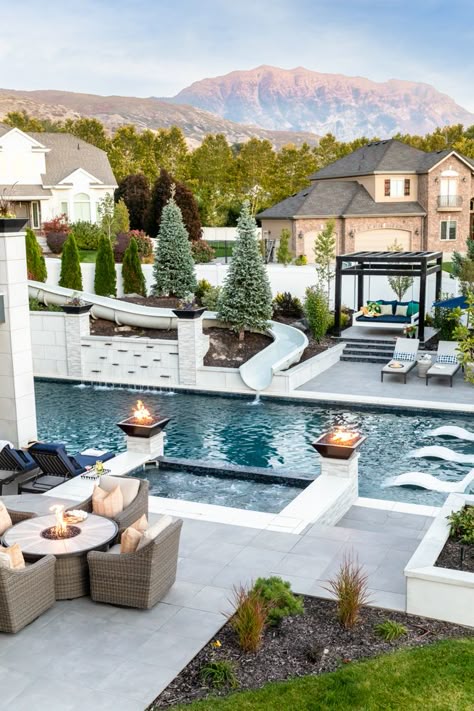 Modern Backyard Pool Backyard Ideas Luxury, 2 Pools In Backyard, Extravagant Backyard, Pool Designs Modern, High End Backyard Ideas, Backyard Landscaping Pool Entertaining, Pool Exterior Design, Massive Backyard, Luxury Backyard With Pool