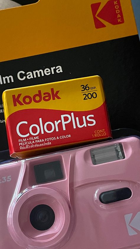 Kodak M35 Film Camera #kodakfilm #kodak #filmcamera Kodak M35 Pictures, Kodak Film Camera, Kodak M35, Kodak Pictures, Dump Aesthetic, Kodak Photos, Pink Camera, Analog Camera, Kodak Camera