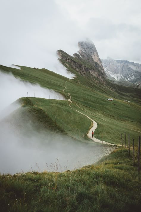 Italy Summer Aesthetic, Have Nice Day, Mountain Clouds, 2021 Aesthetic, Italian Dolomites, Dolomites Italy, Social Media Advice, Italy Landscape, Travel And Adventure