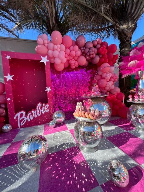 Dream Sleepover, Barbie Pool Party, Barbie Bachelorette, Barbie Party Decorations, Barbie Theme Party, Barbie Halloween, Barbie Birthday Party, Pink Birthday Party, Barbie Theme