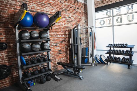 Personal Training Studio Design, Home Gym Layout, Gym Rack, Boutique Gym, Gym Design Interior, Small Group Training, Personal Gym, Training Studio, Personal Training Studio