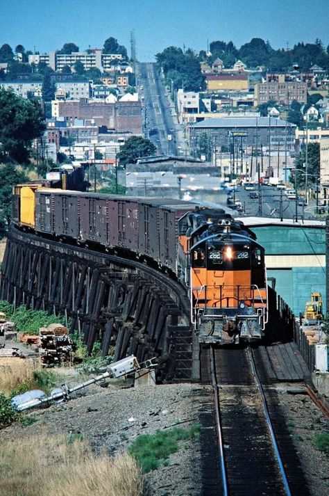 Milwaukee Road, Railroad Pictures, Old Trains, Train Pictures, Milwaukee, Layout Design, Train, Road