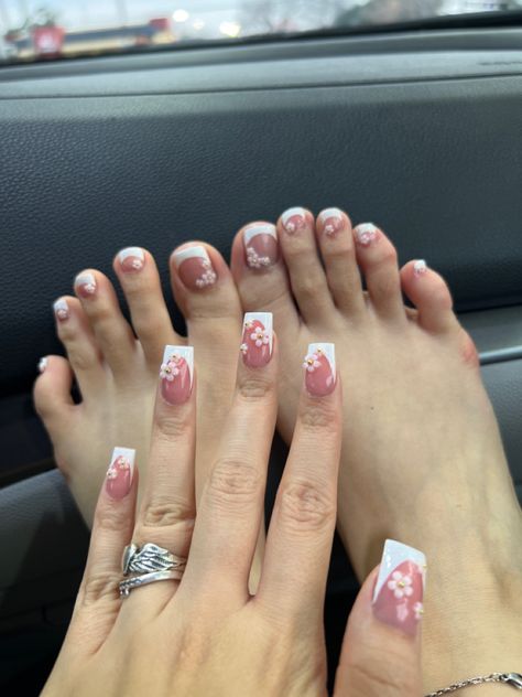 Square French With Flowers, Short Flower French Tip Nails, French Hawaiian Nails, Cute Extra Short Acrylic Nails, White French Tip With Pink Flowers, French Tip Pedicure With Flower, Hawaiian Flower Nails French Tip, Black French Tip With Flowers, White French Tip Nails With Flowers