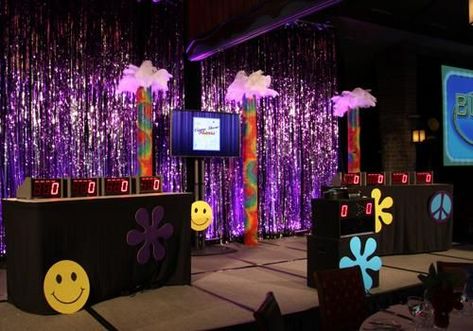 Game Show Set, Kids Ministry Rooms, Game Night Decorations, Stand Up Show, Game Shows, Mom Party, Company Party, Trivia Night, Team Building Events