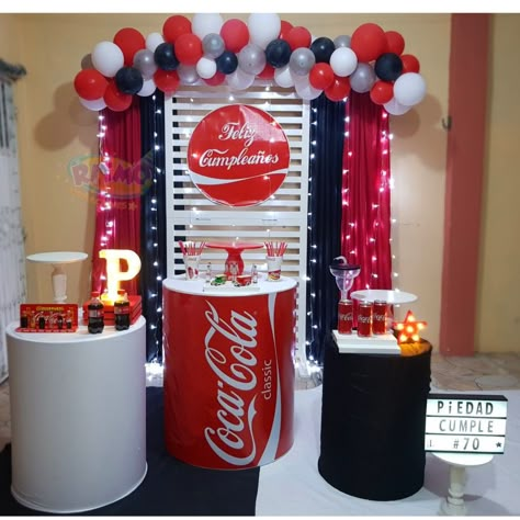 Coca cola , cilindros , rojo con negro Coca Cola Birthday Party, Coca Cola Party Theme, Coca Cola Wedding, Tardis Cake, Coke Party, Coca Cola Party, Diner Party, Always Coca Cola, 19th Birthday