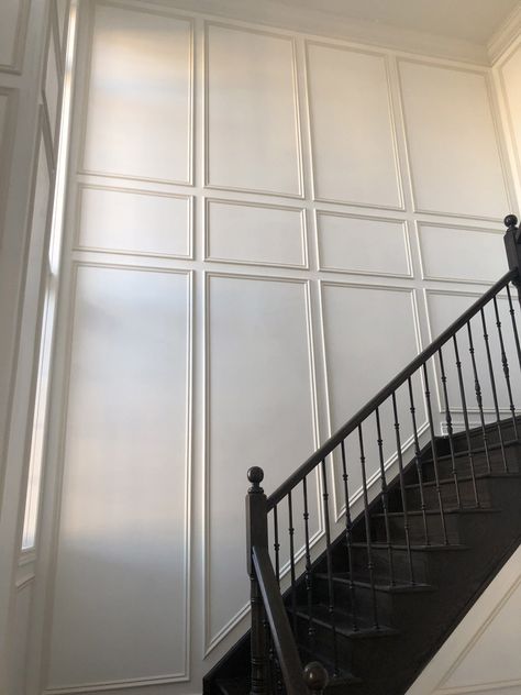 Hall Wainscoting, Painting Exterior House, Stair Moulding, Staircase Molding, Classic Moulding, Exterior House Painting, Wall Molding Design, Stair Paneling, Staircase Wall Decor