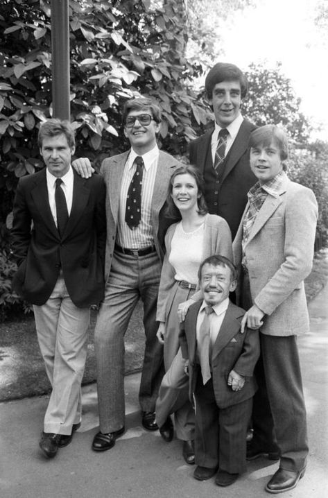 Original cast members of Star Wars...... Harrison Ford Han Solo, Mark Hamill Luke Skywalker, Carrie Fisher Princess Leia, Peter Mayhew, Star Wars Cast, Star Wars 1977, Veronica Lake, R2 D2, Mark Hamill