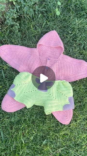 Rachael | Sunny Coast mumma + biz mentor☀️ on Instagram: "I still can’t believe how much this pattern blew up 😭 Thank you to everyone who purchased! You’ve changed my life 💗 Pattern links in bio 💫 . . . .  #crochetaddict #crochetlove #crochetersofinstagram #crochetinspiration #crochetlover #crocheter #crochetdesign #crochetlovers #crochetlife #crochethook #crochetgram #crochetaddicted #crochetofinstagram #crochetdesigner #crochetinstagram #crochetinspo #crochetproject #crochetprojects #starsuit #crochetstar #crochetbaby #crochetbabyclothes #crochetbabyoutfit #crochetoutfit #patrickstarfish #spongebobsquarepants #crochetpattern #crochetpatterns" Onesie Diy, Crochet Onesie, Quick Crochet Patterns, Crochet Stars, Crochet Bebe, Patrick Star, Newborn Crochet, Crochet Baby Clothes, Quick Crochet