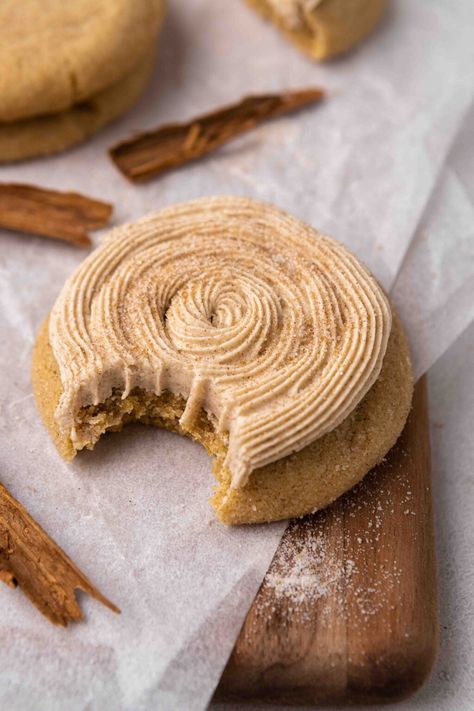 Churro Cookies, Crumble Cookie Recipe, Lifestyle Of A Foodie, Cinnamon Sugar Cookies, Crumbl Cookies, Cinnamon Cookies, Gourmet Cookies, Copycat Recipe, Chewy Cookie