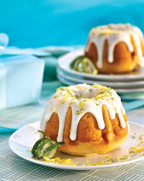 Mini Citrus Bundt Cakes with Citrus Cream Cheese Icing are a special treat. Mini Bunt Cake, Mini Bundt Cakes Recipes, Bundt Pan Recipes, Cake Bundt, Bundt Recipes, Mini Torte, Mini Bundt, Loaf Cakes, Mini Bundt Cakes