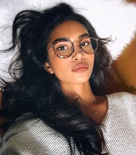 Watching murder cases before bed👻 Mishti Rahman, Woman With Glasses, Cute Glasses Frames, Glasses Inspiration, Character Bank, Glasses Trends, Glasses Makeup, Trendy Glasses, نظارات شمسية