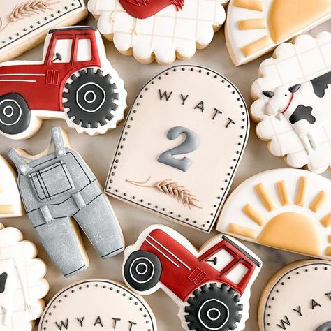 Tractor Cookies, Barn Birthday Party, Cow Cookies, Farm Cookies, Farm Theme Birthday, Farm Baby Shower, Farm Themed Birthday Party, Sugar Cookie Royal Icing, Tractor Birthday