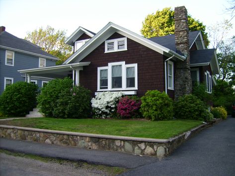 Craftsman Bungalow Exterior, Craftsman Bungalow House Plans, Exterior Paint Schemes, Ranch House Exterior, Bungalow Style House, Bungalow Floor Plans, Homes Exterior, Craftsman Bungalow, Exterior House Color