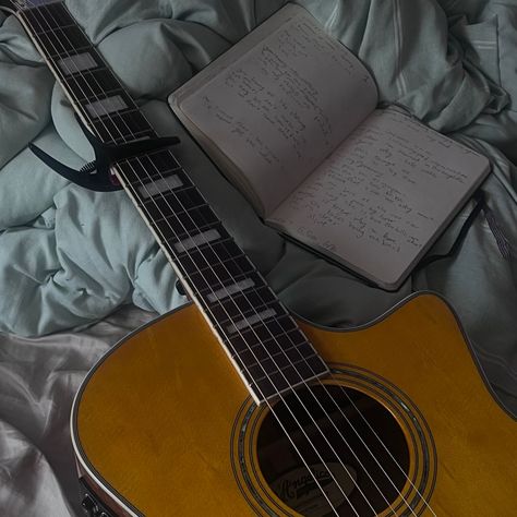 Guitar Aesthetic, Guitar Boy, Guitar Obsession, Guitar Teacher, Vision Board Pictures, Under Your Spell, Artist Aesthetic, Aesthetic Boy, Music Aesthetic