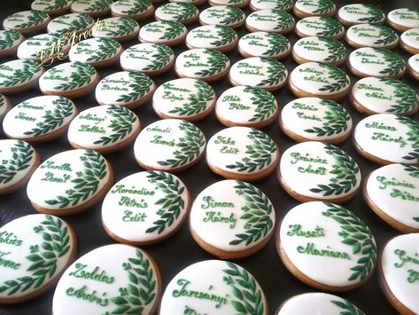 Greenary style wedding cookies by TMJcreative Cookie Wedding, Cookie Connection, Gingerbread Decorations, Spring Cookies, Gingerbread Cookie, Wedding Cookies, Style Wedding, Gingerbread Cookies, Cookie Decorating