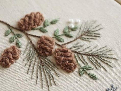 Diy Sy, Christmas Embroidery Patterns, Hand Embroidery Projects, Ideas Casa, Pola Sulam, Embroidery Flowers Pattern, 자수 디자인, Sewing Embroidery Designs, Hand Embroidery Art