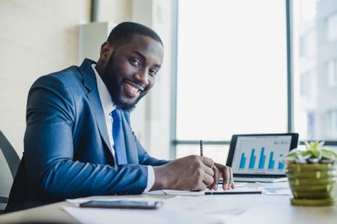 Smiling businessman signing contract | Free Photo #Freepik #freephoto #business #man #office #table Business Man Photography, Newborn Photography Tips, Male Portrait Poses, Office Men, Business Pictures, Brand Photography Inspiration, Corporate Portrait, Man Office, Office Pictures