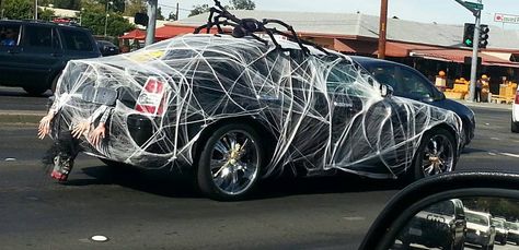 Decorate your car for Halloween!? Halloween Car Decorations, Outside Halloween Decorations, Roof Decoration, Inside Car, Derby Cars, Lincoln Cars, Halloween Inspo, Halloween Displays, Trunk Or Treat