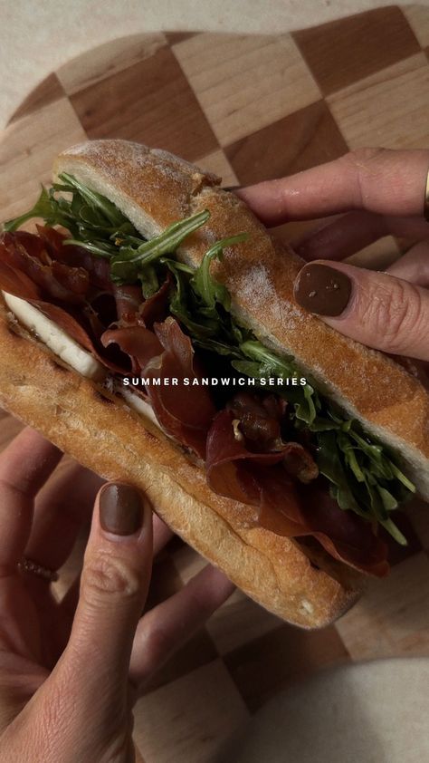 Brie & Prosciutto sandwich with fig jam & arugula Crispy Prosciutto Sandwich, Fig Jam Brie, Brie Prosciutto, Prosciutto Sandwich, Demi Baguette, Crispy Prosciutto, Summer Sandwiches, Trader Joes Recipes, Brie Cheese