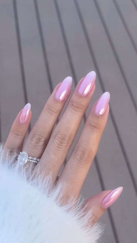 Pink Chrome Nails With Glitter, Strawberry Crome Nails, Soft Girly Nails, Sheer Pink Chrome Nails, Hailey Bieber Pink Nails, Hailey Beiber Nails Trend Pink, Strawberry Chrome Nails, Chrome Nails Designs Pink, Dip Nails Chrome