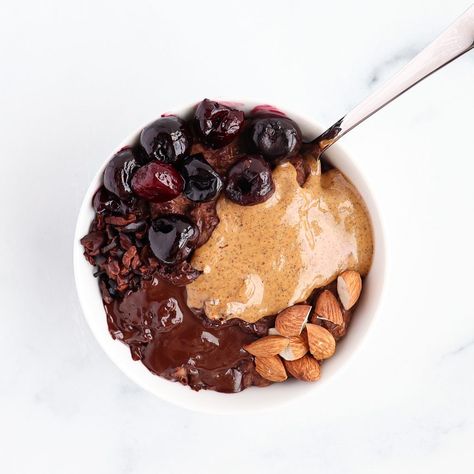 Oatmeal has never tasted so good with this Chocolate Cherry Almond Oatmeal. The chocolate oatmeal is infused with tart cherries and topped with an easy cherry compote! Chocolate Cherry Almond Oatmeal is the perfect solution for a sweet, wholesome, and vegan breakfast. Almond Butter Oatmeal, Vegan Breakfast Recipes Easy, Almond Oatmeal, Cherry Oatmeal, Easy Oatmeal Recipes, Overnight Oatmeal Recipes, Cherry Compote, Healthy Oatmeal Recipes, Tart Cherries