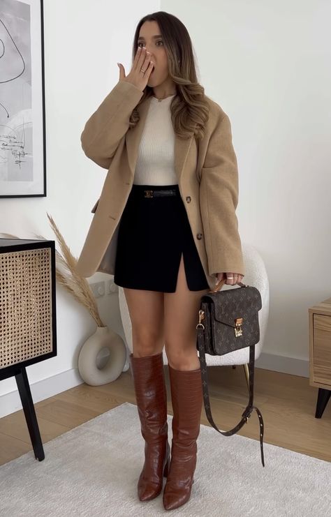 Classy Winter Outfits Dressy, Anniversary Chalkboard, Christmas Fashion Outfits, Curve Style, Outfit Botas, Classy Winter Outfits, Winter Skirt Outfit, Winter Fashion Outfits Casual, Beige Outfit