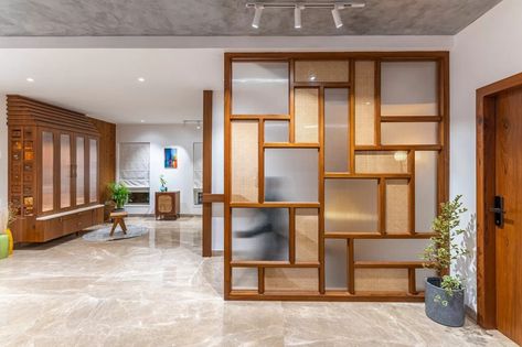 Optimize functionality with sleek white cabinetry and countertops. Integrate teak wood elements to Wood Wall Divider, Wood Partition Design, Marble Texture Seamless, Modern Partition, Wood Partition, Interior Design Articles, Wall Partition Design, Wall Divider, Beautiful Modern Homes