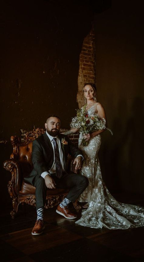 Bride And Groom Only Wedding, Unique Bride And Groom Photos, Dark Moody Wedding Photos, Wedding Photos Dark And Moody, Wedding Photos That Look Like Art, Bride And Groom Pictures Vintage, Interior Wedding Photography, Old Fashioned Wedding Photos, Wedding Photography Dark And Moody