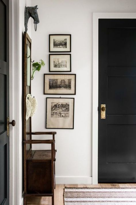 Do’s and Dont’s for Painting your Doors Black Black Interior Doors, Decor Studio, Interior Minimalista, Black Door, White Room, Black Doors, Decoration Inspiration, Style At Home, Interior Door