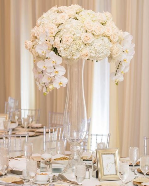 Luxury Wedding & Event Creator on Instagram: "Struggling to choose one flower type for your centerpieces? Choose a few 😊 It may feel like your favorite flowers won't pair well together but I promise, with an expert florist, your ideal florals can be mixed together to form your dream centerpieces. And if the flowers are not in season or are difficult to find, there are often flowers that are similar that can provide the desired look. Check out my Pinterest board (link in bio) for more centerpiec Floral Wedding Decorations, Wedding Table Plan, Better Together, I Promise, Types Of Flowers, Floral Centerpieces, Luxury Wedding, Wedding Centerpieces, Like You