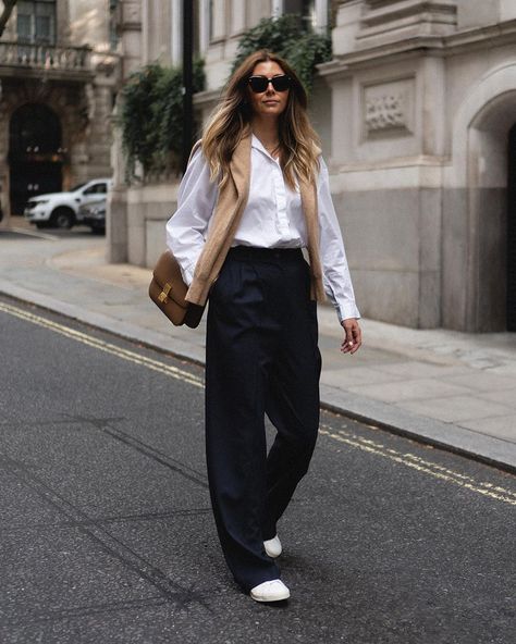 Navy Trousers Outfit, Oversized Button Down Shirt Outfit, Wide Leg Trousers Outfit, Emma Hill, Wide Leg Pants Outfit, White Shirt Outfits, Oversized Button Down Shirt, Trouser Outfit, Look Formal