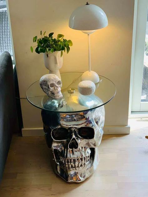 Crazy Interior Design, Alt Bedroom, Skull Bedroom, Furniture Remodel, Golden Interior, Skulls Tattoo, Cool Bedrooms For Boys, Drawing Halloween, La Apartment