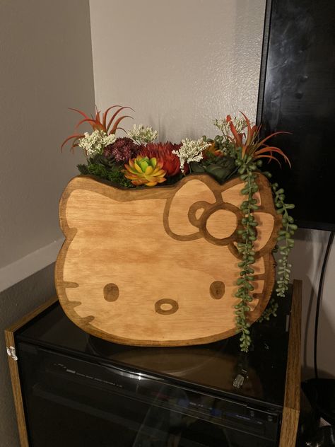 Krash on Twitter: "Hello kitty flower pot I made https://t.co/NCfqqhqViS" / Twitter Hello Kitty Plant, Hello Kitty Face, Pot Design, Flower Pot Design, Plant Vase, Knick Knacks, Plant Pot, Flower Pot, Potted Plants