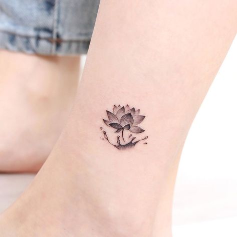 25+ Ankle Tattoo Ideas for Men and Women that Are Trendy and Quirky - Tikli Ankle Tattoo Unique, Ankle Tattoos For Women Cover Up Design, Flower Tattoo On Ankle For Women, Ancle Tatoos Woman Simple, Female Ankle Tattoos For Women, Round Tattoos For Women, Ankle Lotus Tattoo, Ankle Tattoo Designs Unique, Tattoo Ideas Female Ankle